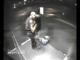 Couple having sex on Hotel Elevator get caught on Hidden Camera